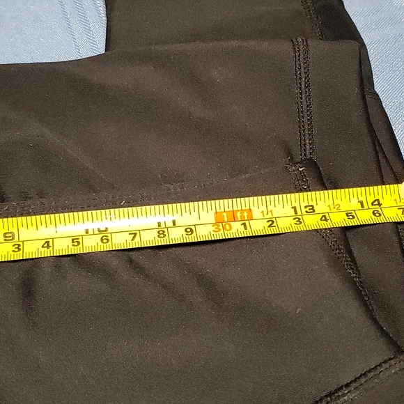 Sommer Ray Black Leggings with Mesh & Pockets - Size Medium (fits a 6-8) - Picture 10 of 16